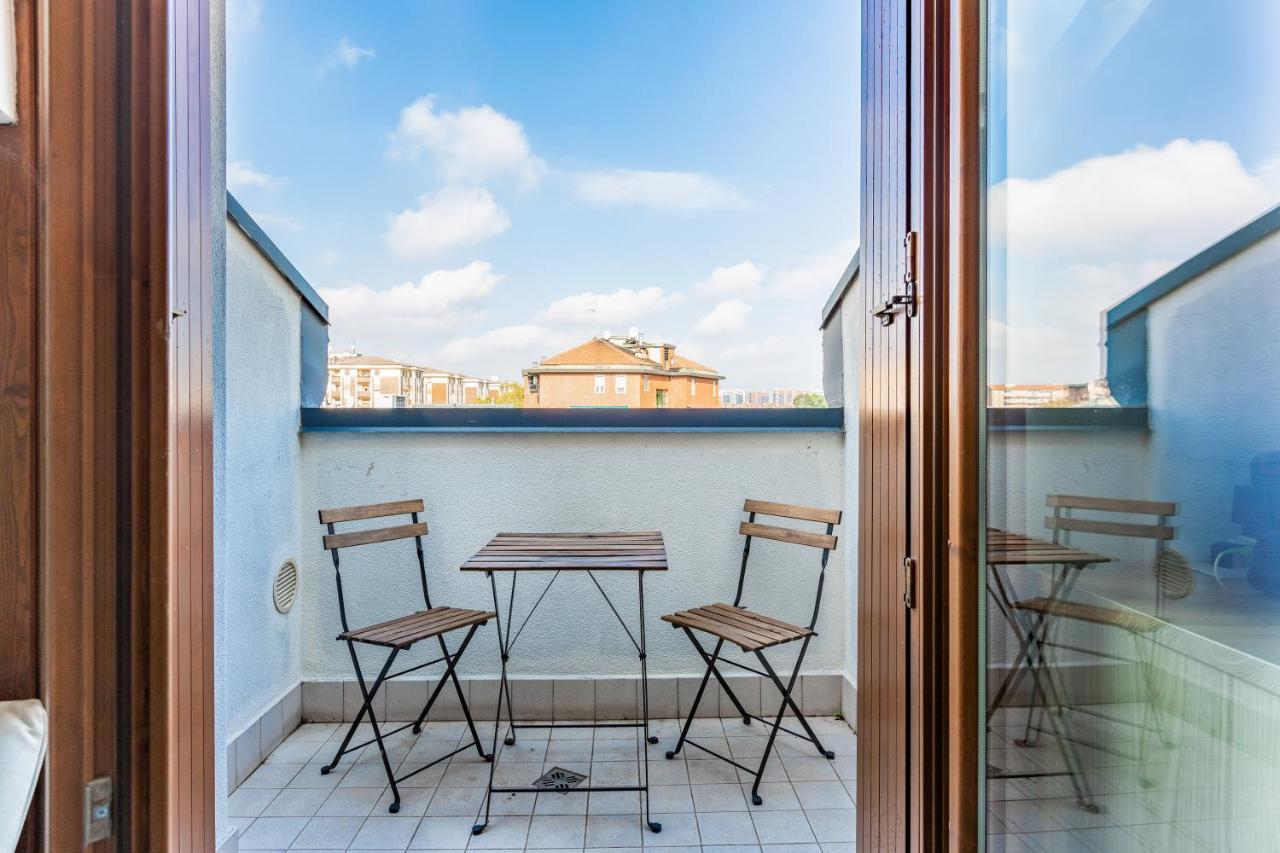 Cozy Studio W/Parking 5 Min Walk From The Bus Stop Milão Exterior foto