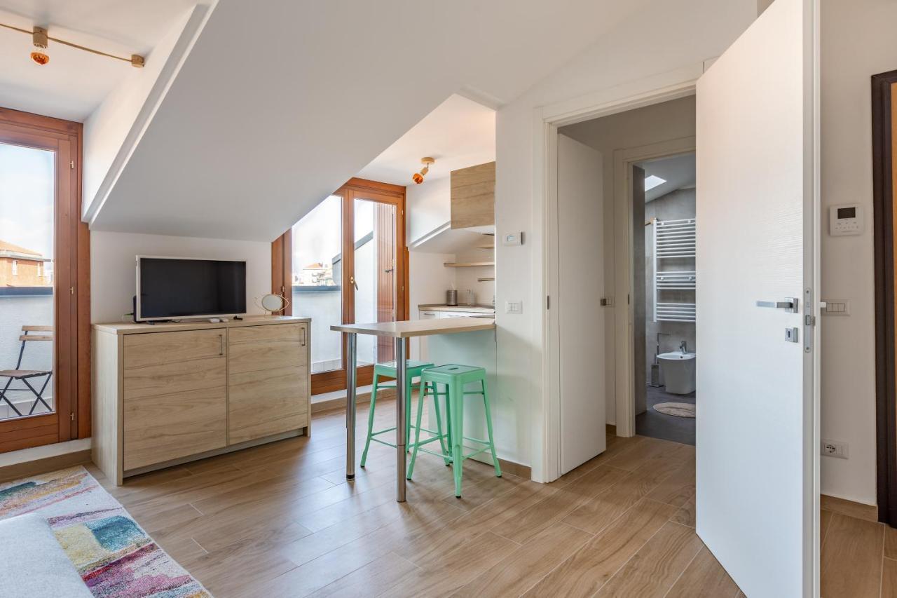 Cozy Studio W/Parking 5 Min Walk From The Bus Stop Milão Exterior foto